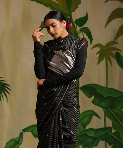 Handloom_Black_Striped_Pure_Chanderi_Silk_Saree_With_Tilak_Meenakari_Booti_WeaverStory_01