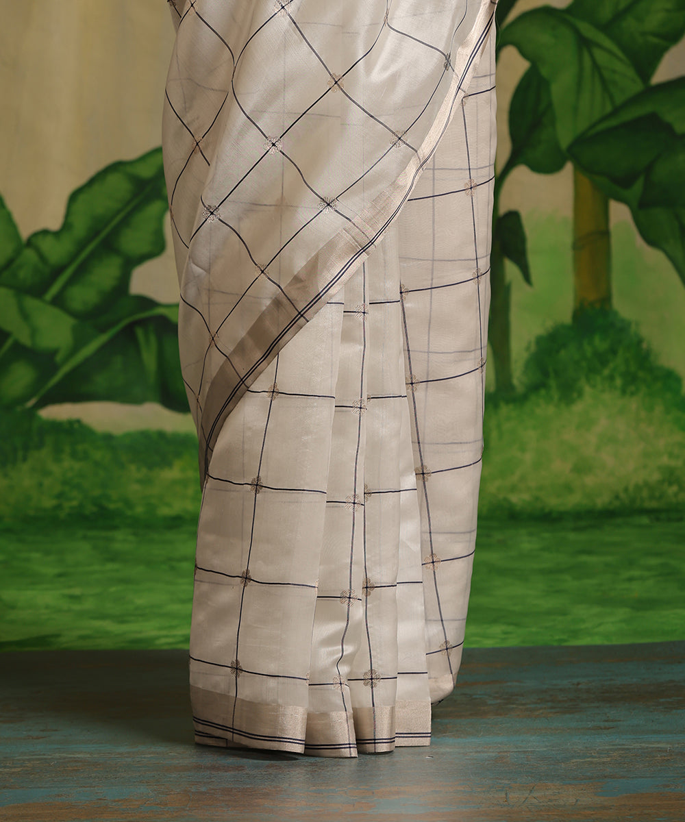 Off_White_Handloom_Pure_Chanderi_Silk_Saree_With_Big_Checks_And_Meena_Booti_WeaverStory_04