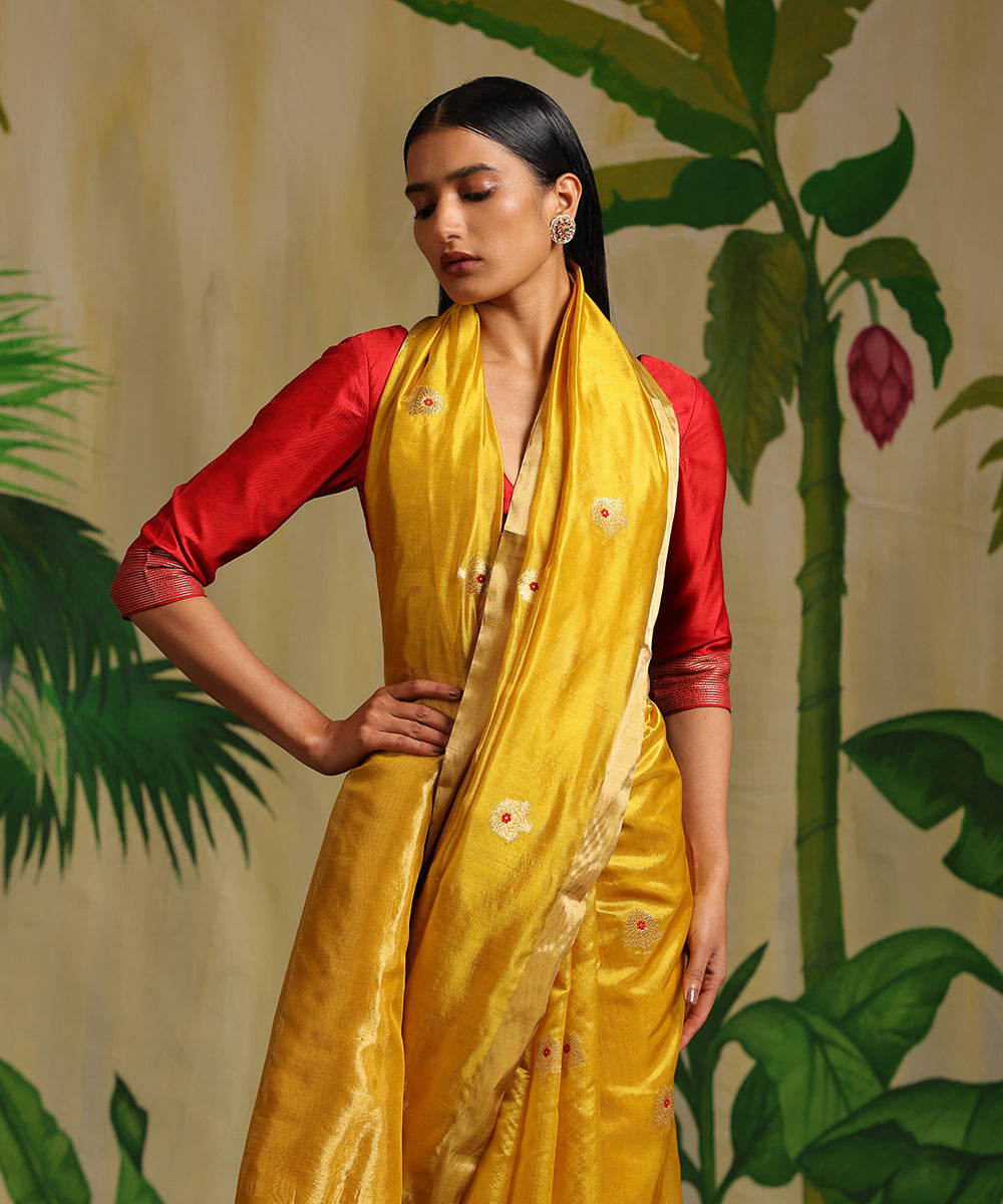 Handloom_Mustard_Pure_Chanderi_Silk_Saree_With_Guldasta_Booti_WeaverStory_01