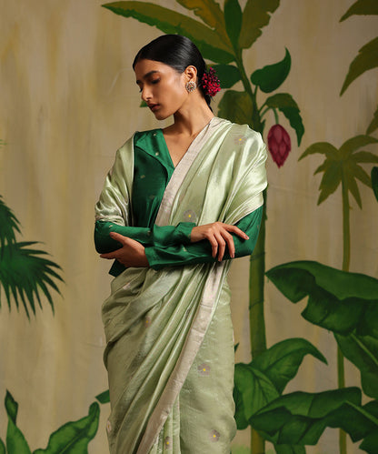 Handloom_Pastel_Green_Pure_Chanderi_Silk_Saree_With_5_Petal_Flower_Booti_WeaverStory_01