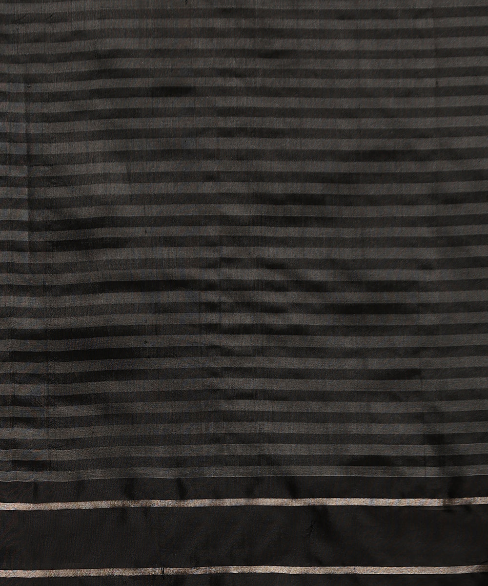 Handloom_Black_And_White_Checks_Pure_Chanderi_Silk_Saree_With_Tilak_Booti_WeaverStory_05