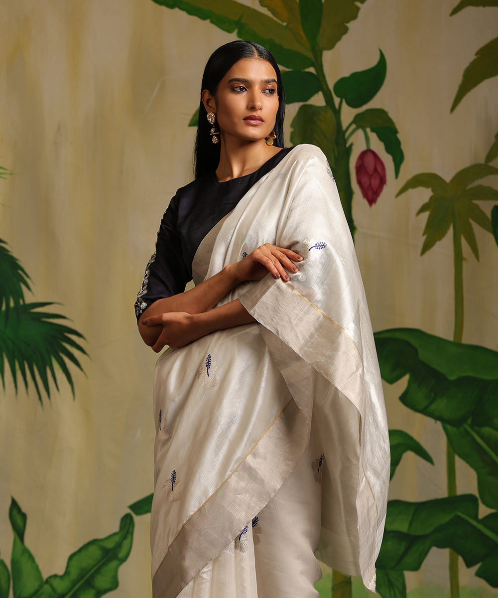 White_Handloom_Pure_Chanderi_Silk_Saree_With_Hibiscus_Booti_WeaverStory_01