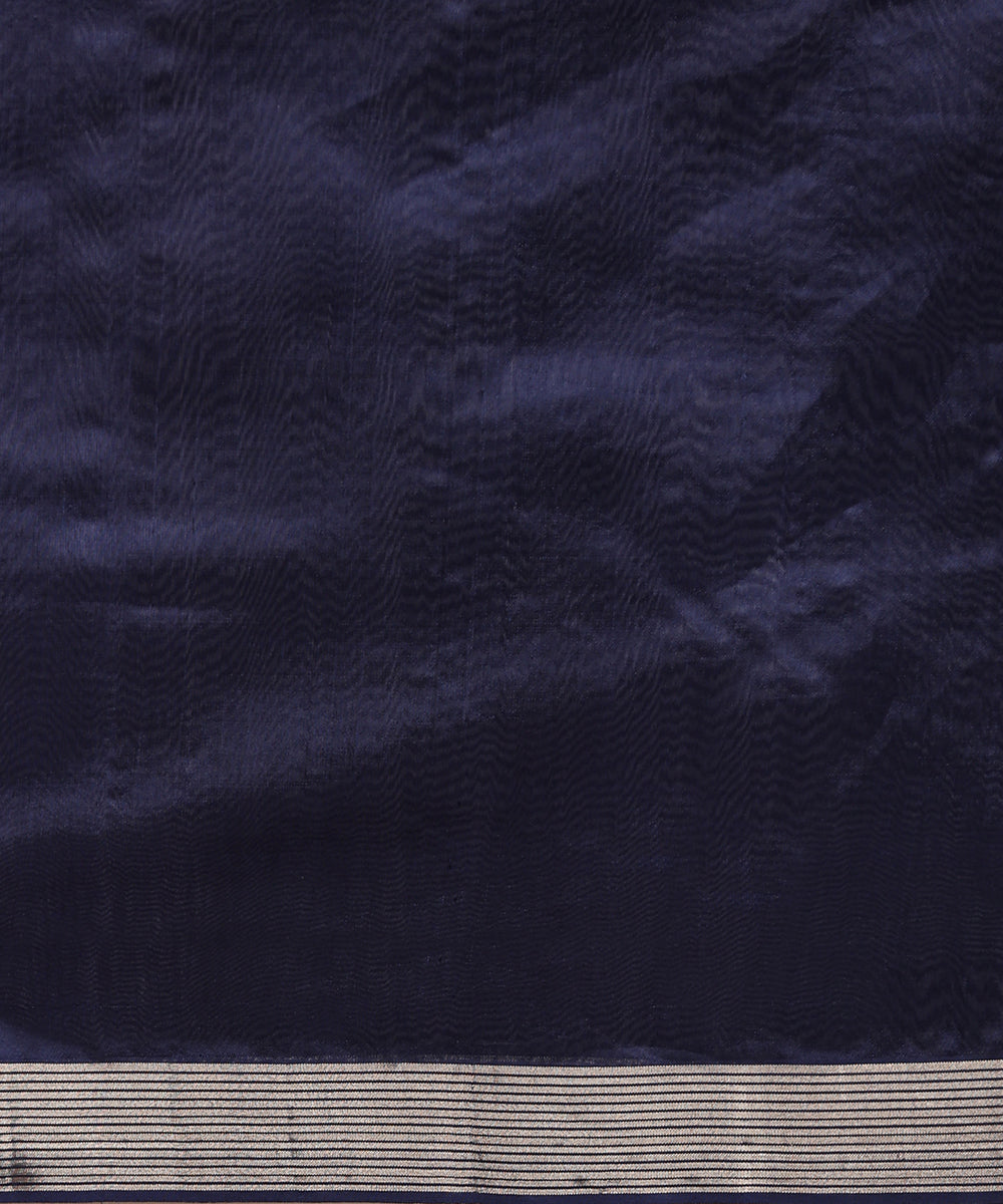 Handloom_Navy_Blue_Pure_Chanderi_Silk_Saree_With_Lotus_Booti_WeaverStory_05