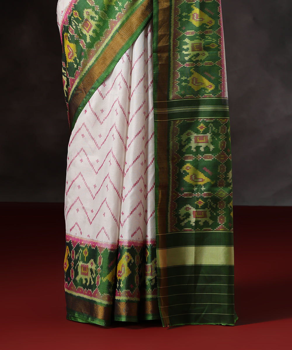 Handloom_Green_And_White_Pure_Mulbery_Silk_Single_Ikat_Patola_Saree_With_Tissue_Border_WeaverStory_04