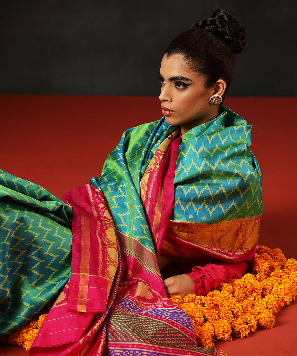 Handloom_Green_Double_Shade_Pure_Mulberry_Silk_Patola_Saree_With_Rani_Pink_Tissue_Border_WeaverStory_01