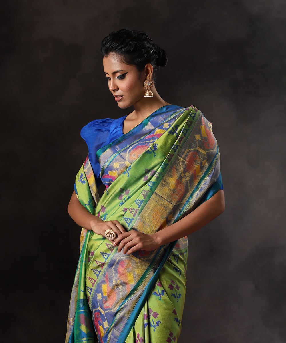 Parrot_Green_Double_Shade_Handloom_Pure_Mulbery_Silk_Single_Ikat_Patola_Saree_With_Blue_Tissue_Border_WeaverStory_01