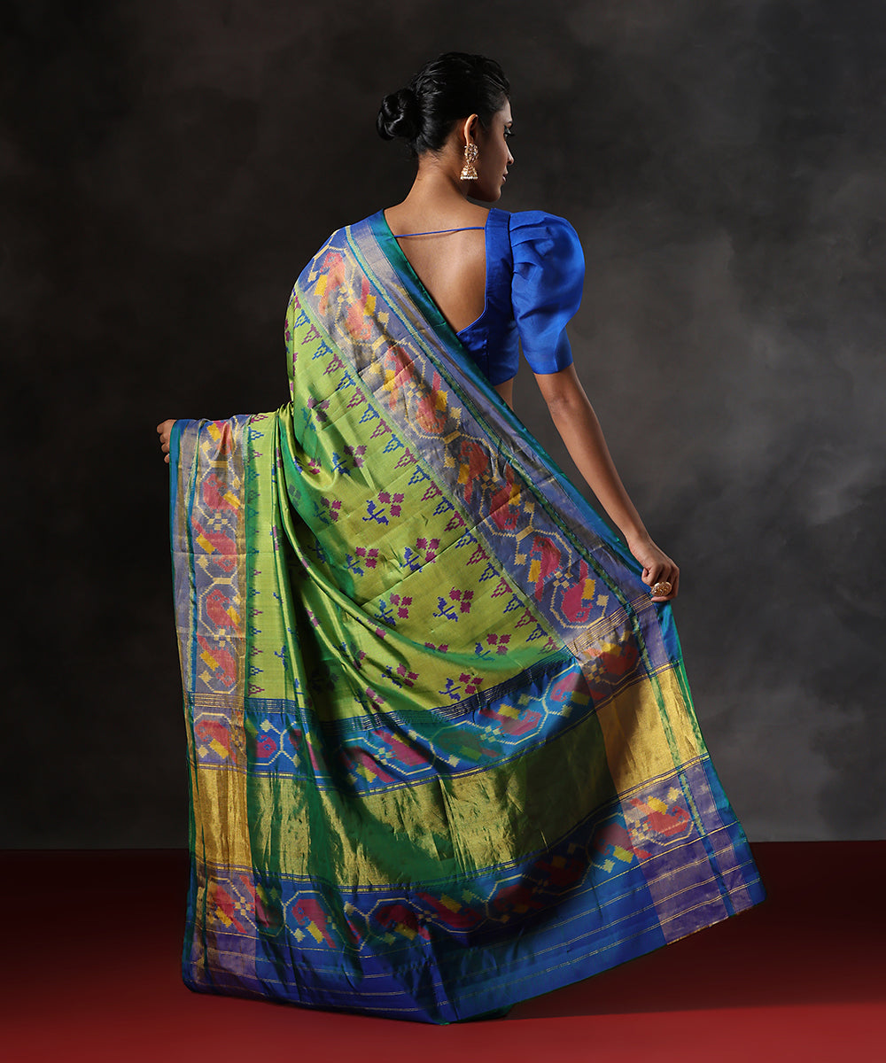 Parrot_Green_Double_Shade_Handloom_Pure_Mulbery_Silk_Single_Ikat_Patola_Saree_With_Blue_Tissue_Border_WeaverStory_03