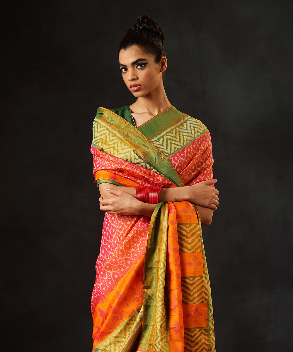 HandloomPink_And_Orange_Double_Shade_Pure_Mulberry_Silk_Single_Ikat_Patola_Saree_WithLeaf_Green_Tissue_Border_WeaverStory_01