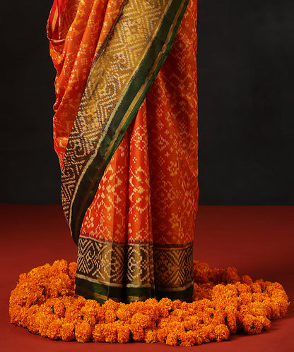 Handloom_Orange_Double_Shade_Pure_Mulberry_Silk_Single_Ikat_Patola_Saree_WithGreen_Pallu_And_Tissue_Border_WeaverStory_04