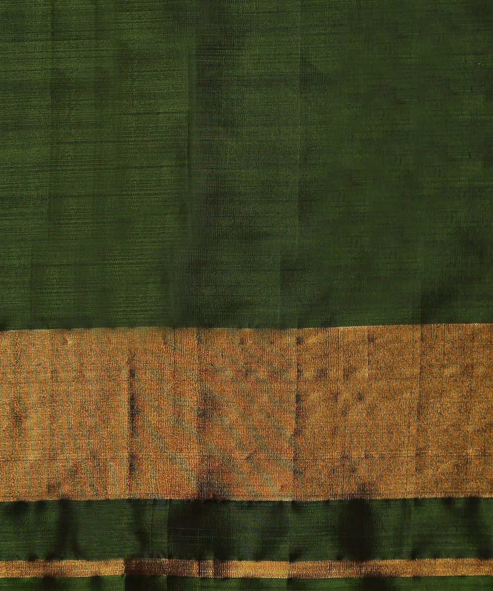 Handloom_Orange_Double_Shade_Pure_Mulberry_Silk_Single_Ikat_Patola_Saree_WithGreen_Pallu_And_Tissue_Border_WeaverStory_05