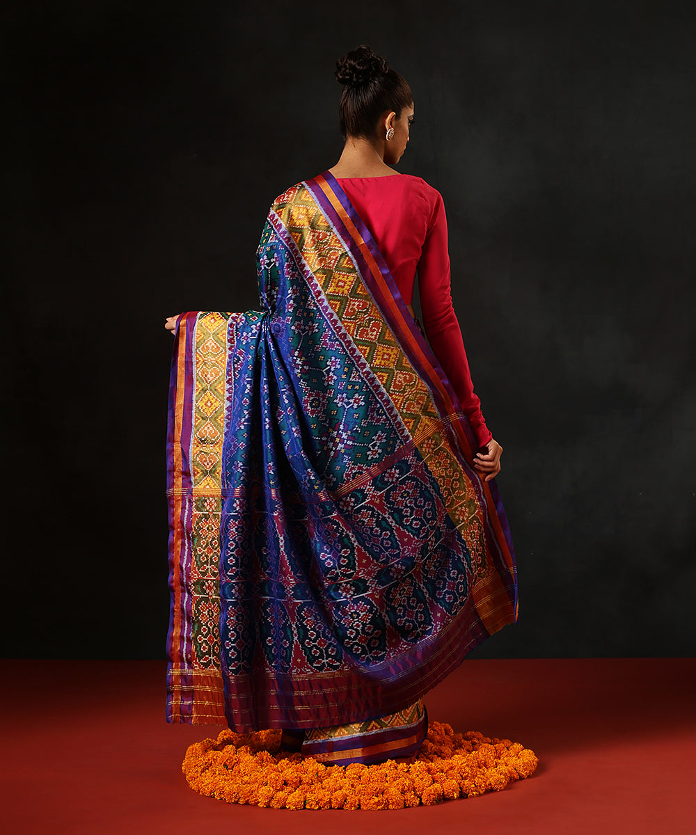 Handloom_Green_And_Purple_Dual_Tone_PureMulberry_Silk_Single_Ikat_Patola_Saree_With_TissueBorder_WeaverStory_03