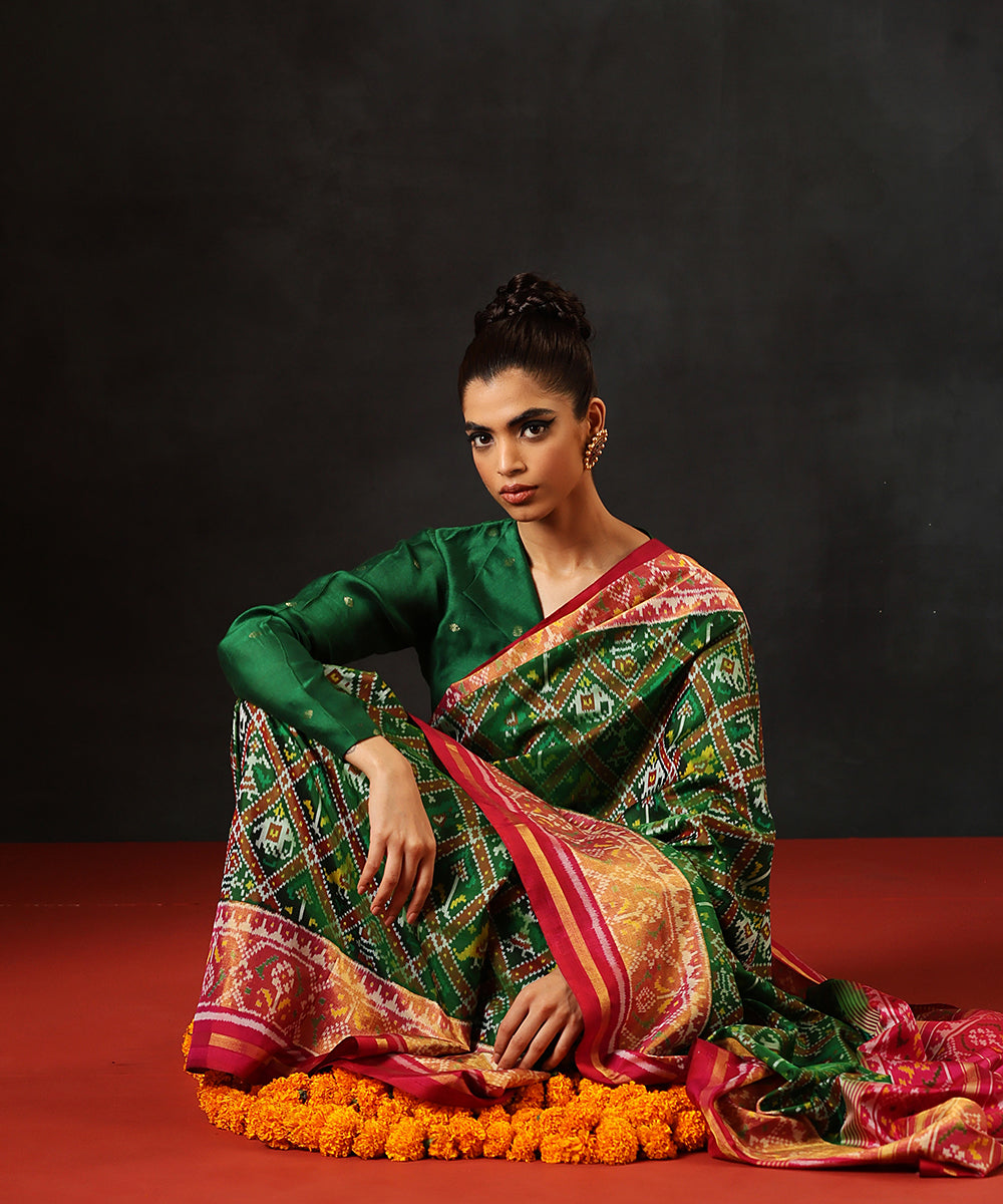 Green_Handloom_PureMulberry_Silk_Single_Ikat_Patola_Saree_With_Pink_Tissue_Border_WeaverStory_01