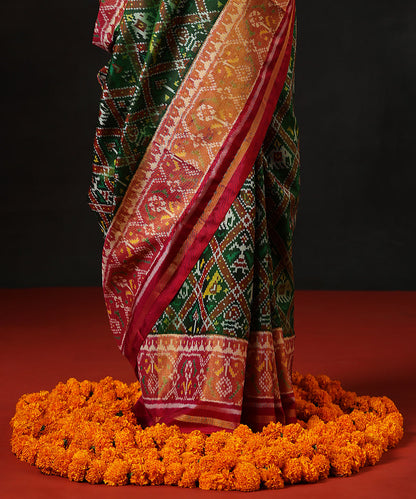 Green_Handloom_PureMulberry_Silk_Single_Ikat_Patola_Saree_With_Pink_Tissue_Border_WeaverStory_04