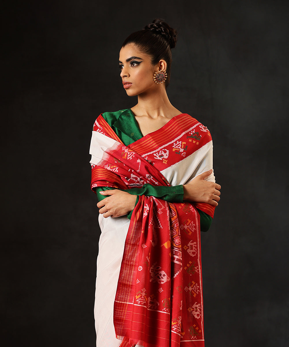Handloom_White_Pure_Mulberry_Silk_Single_Ikat_Patola_Saree_With_Red_Border_And_Pallu_With_Elephant_Motifs_WeaverStory_01