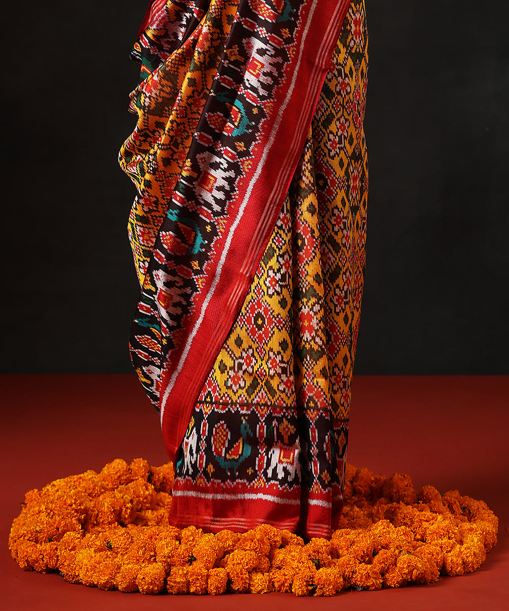 Handloom_Mustard_Pure_Mulberry_Silk_Single_Ikat_Patola_Saree_With_Twill_Weave_And_Red_Border_WeaverStory_04