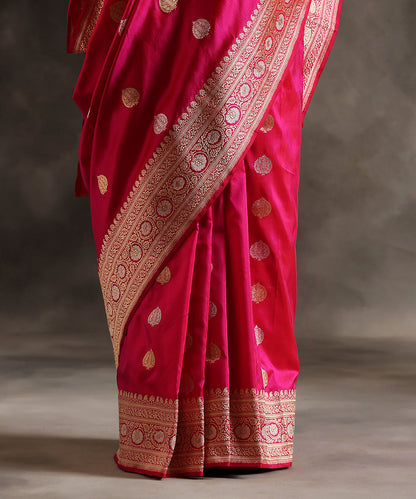 Handloom_Rani_Pink_Pure_Katan_Silk_Banarasi_Saree_With_Sona_Rupa_Kadhwa_Booti_WeaverStory_04