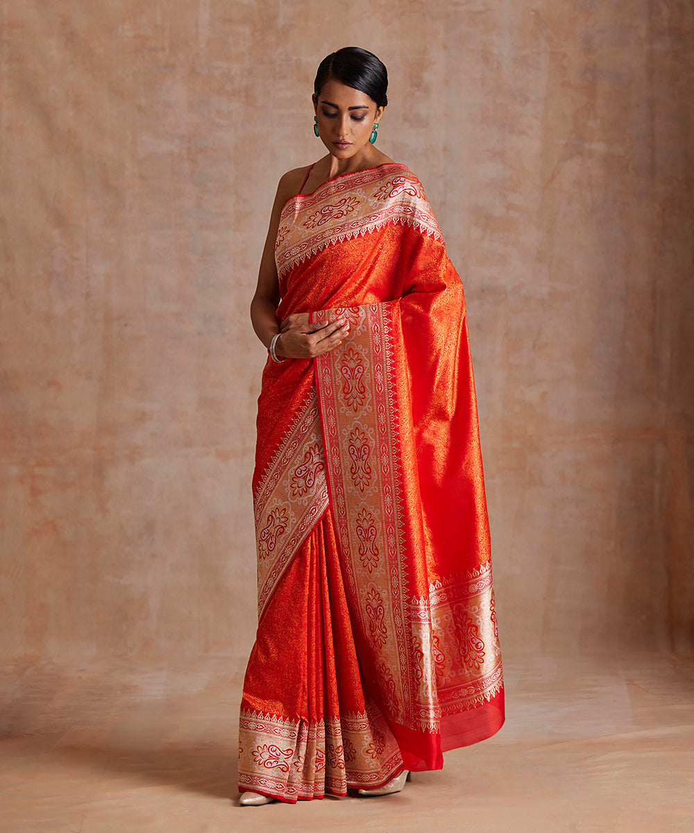 Handloom_Red_And_Orange_Pure_Katan_Silk_Banarasi_Tanchoi_Saree_With_Mughal_Motifs_WeaverStory_02