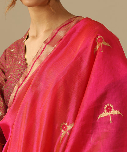 Handloom_Rani_Pink_Double_Shade_Pure_Chanderi_Silk_Saree_With_Two_Leaf_Flower_And_Meena_WeaverStory_04