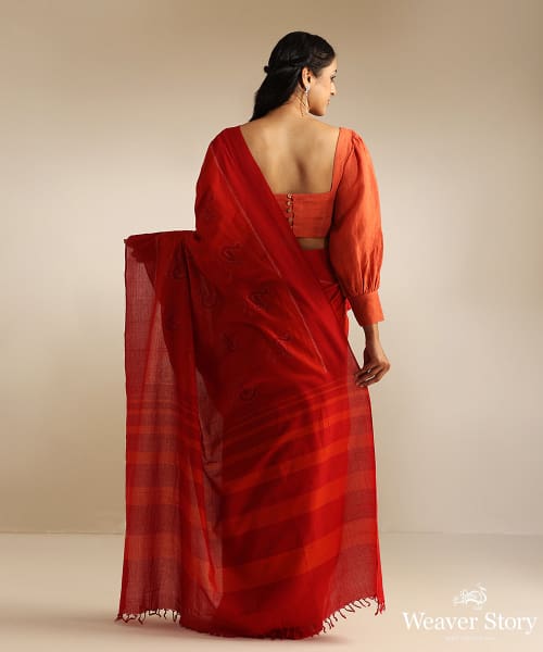 Handloom_Crimson_And_Red_Shoft_Cotton_Ikat_All_Over_Swan_Design_Saree_WeaverStory_03