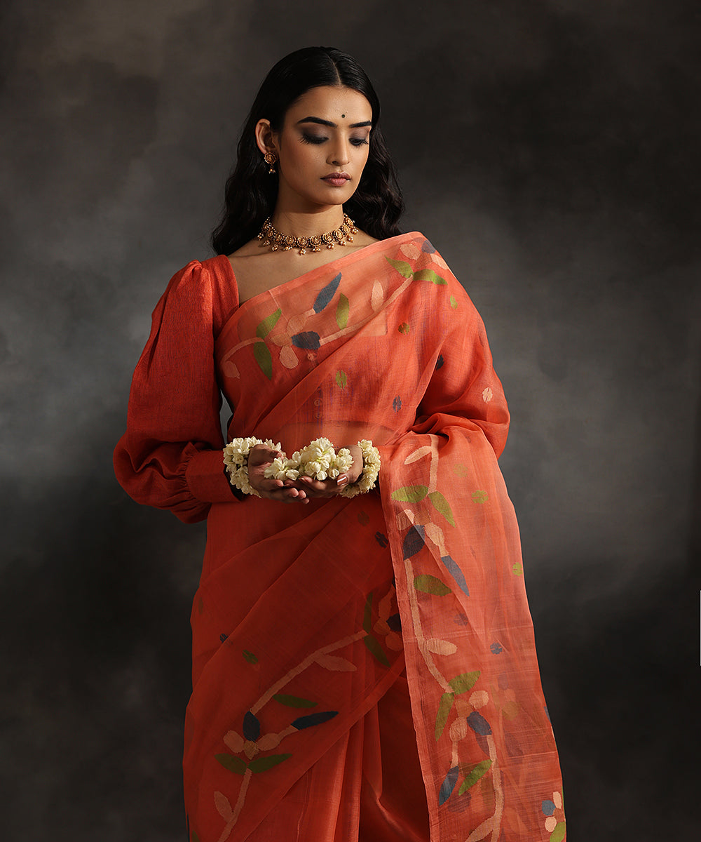 Coral_Handloom_Pure_Kora_Muslin_Dhakai_Jamdani_Saree_With_Beige_And_Green_Leaves_WeaverStory_01