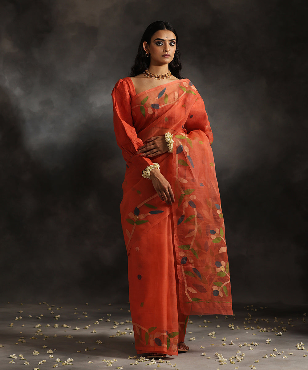 Coral_Handloom_Pure_Kora_Muslin_Dhakai_Jamdani_Saree_With_Beige_And_Green_Leaves_WeaverStory_02