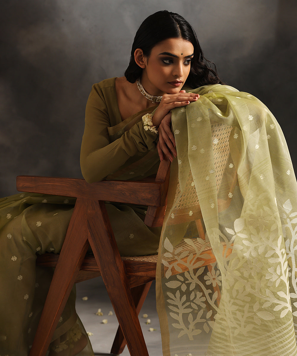 Handloom_Green_Pure_Kora_Silk_Muslin_Dhakai_Jamdani_Saree_With_White_Leaves_WeaverStory_01