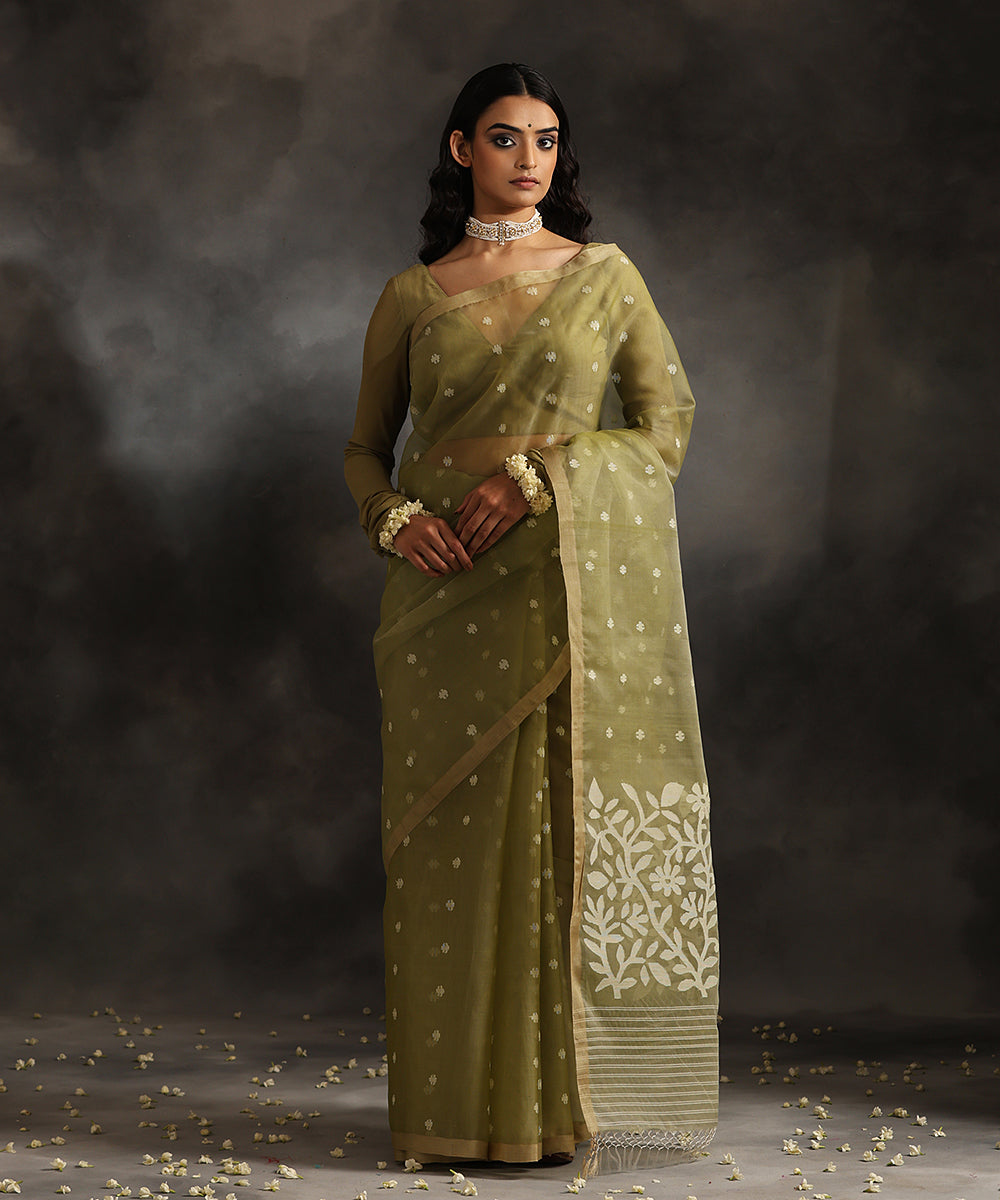 Handloom_Green_Pure_Kora_Silk_Muslin_Dhakai_Jamdani_Saree_With_White_Leaves_WeaverStory_03