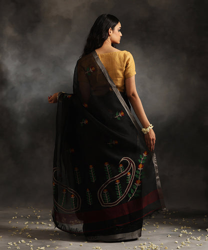 Handloom_Black_Pure_Kora_Silk_Muslin_Dhakai_Jamdani_Saree_With_Red_And_Beige_Floral_Pattern_WeaverStory_03