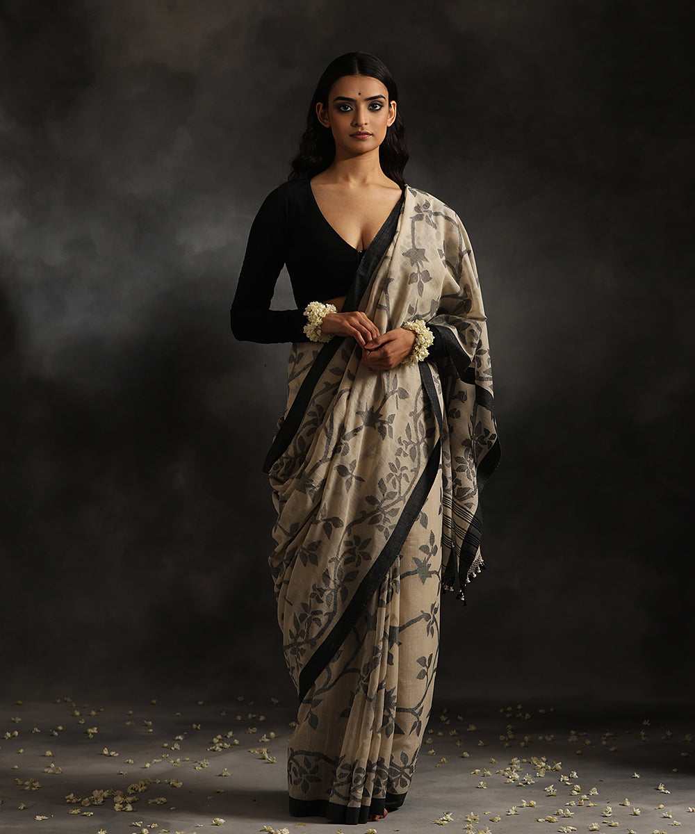 Handloom_Beige_Cotton_Muslin_Dhakai_Jamdani_Saree_With_Black_Flowers_And_Leaves_WeaverStory_02