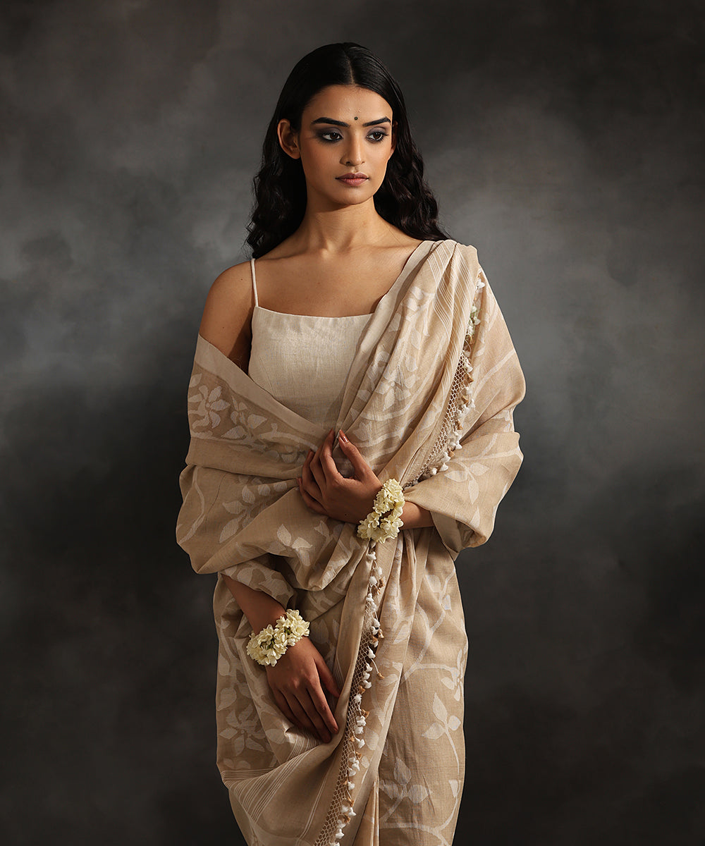 Handloom_Beige_Pure_Tusser_Munga_Dhakai_Jamdani_Saree_With_All_Over_White_Leaves_WeaverStory_01