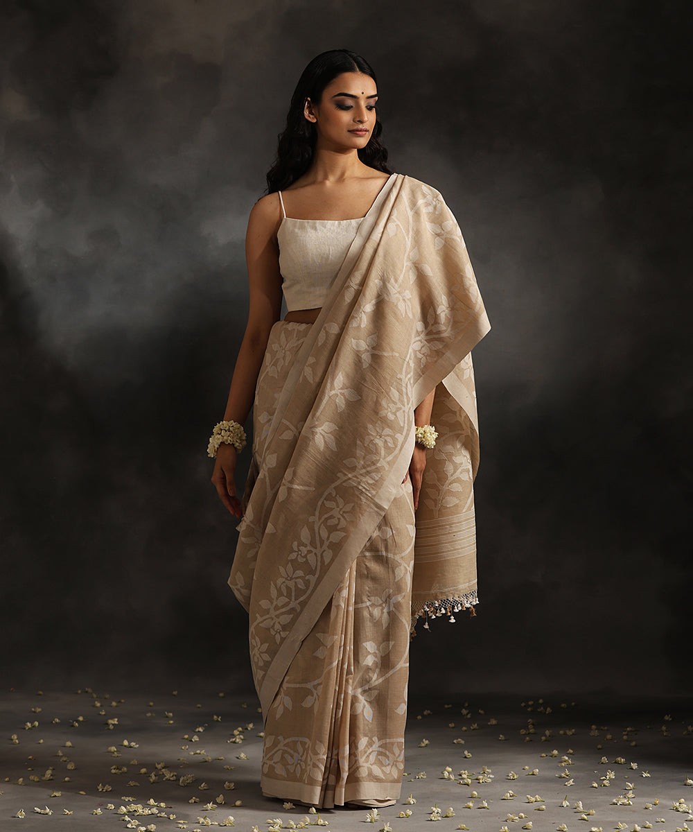 Handloom_Beige_Pure_Tusser_Munga_Dhakai_Jamdani_Saree_With_All_Over_White_Leaves_WeaverStory_02