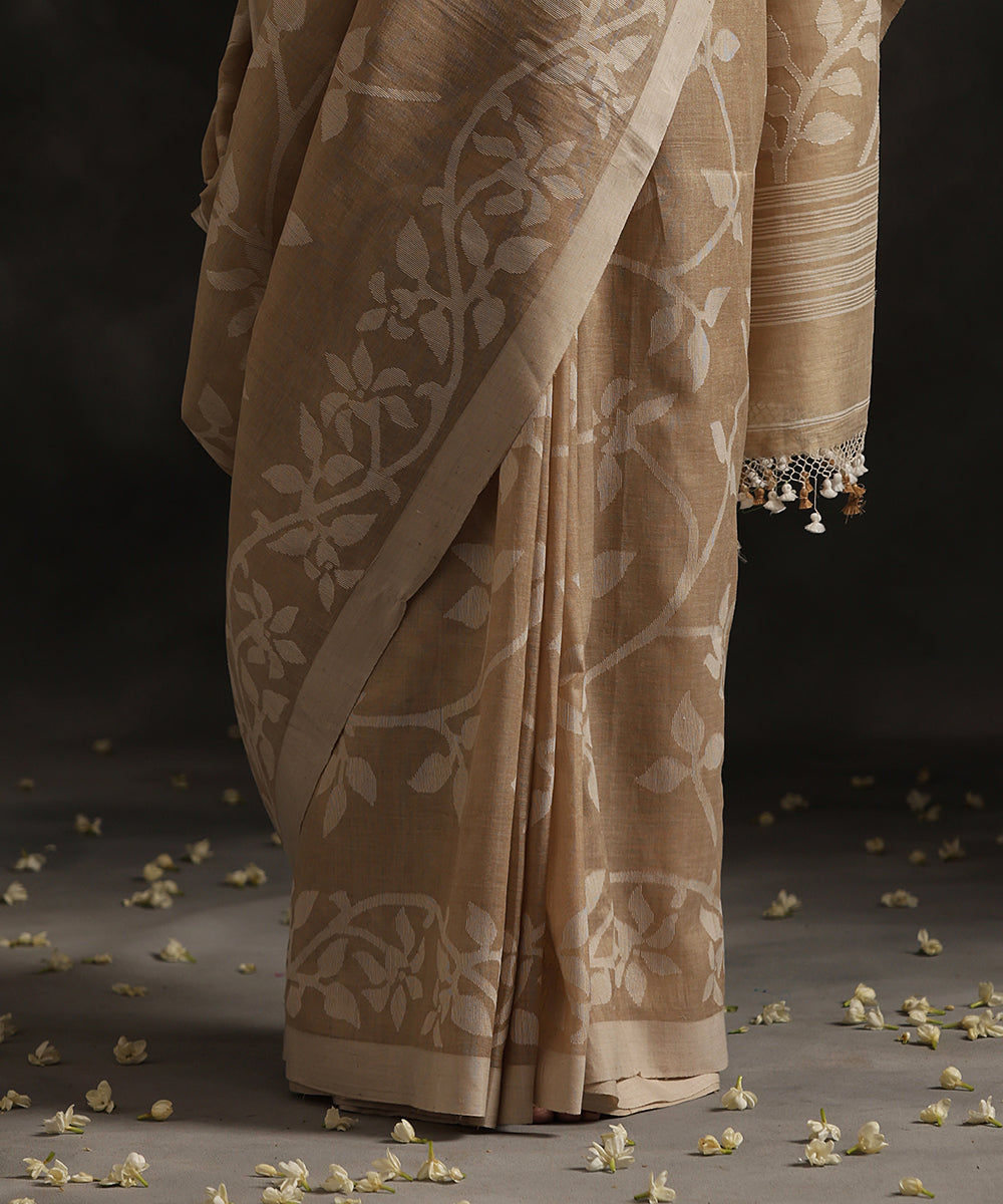 Handloom_Beige_Pure_Tusser_Munga_Dhakai_Jamdani_Saree_With_All_Over_White_Leaves_WeaverStory_04