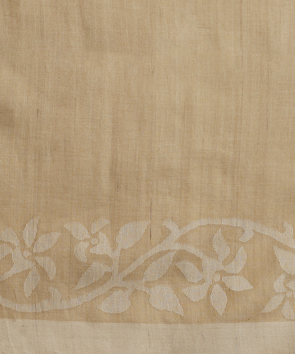 Handloom_Beige_Pure_Tusser_Munga_Dhakai_Jamdani_Saree_With_All_Over_White_Leaves_WeaverStory_06