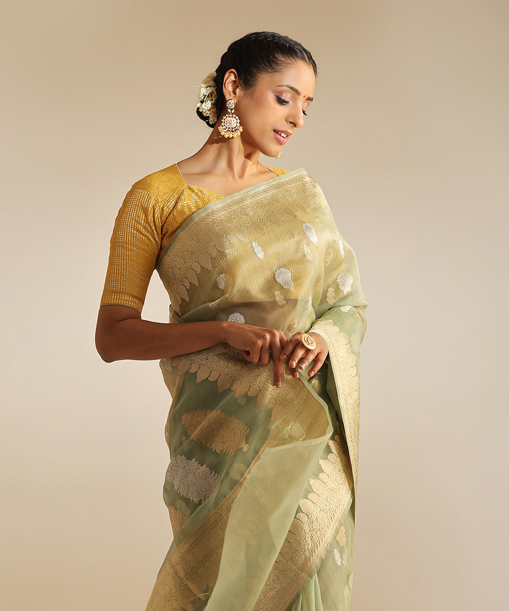 Handloom_Pastel_Powder_Green_Pure_Kora_Silk_Banarasi_Saree_With_Silver_And_Gold_Kadhwa_Booti_WeaverStory_01