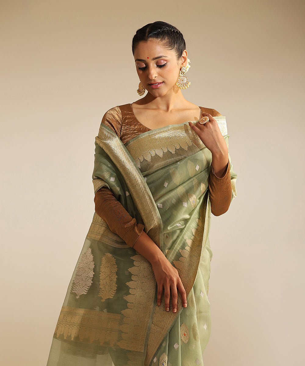 Pastel_Powder_Green_Handloom_Pure_Kora_Silk_Banarasi_Saree_With_Silver_And_Gold_Booti_WeaverStory_01