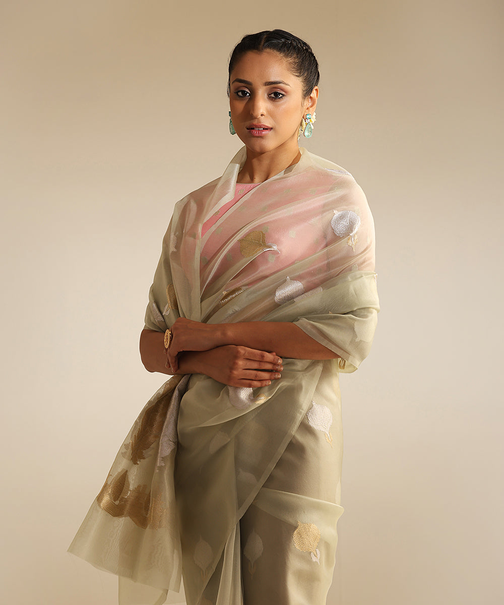 Pastel_Mint_Green_Handloom_Pure_Kora_Silk_Banarasi_Saree_With_Kadhwa_Booti_WeaverStory_01