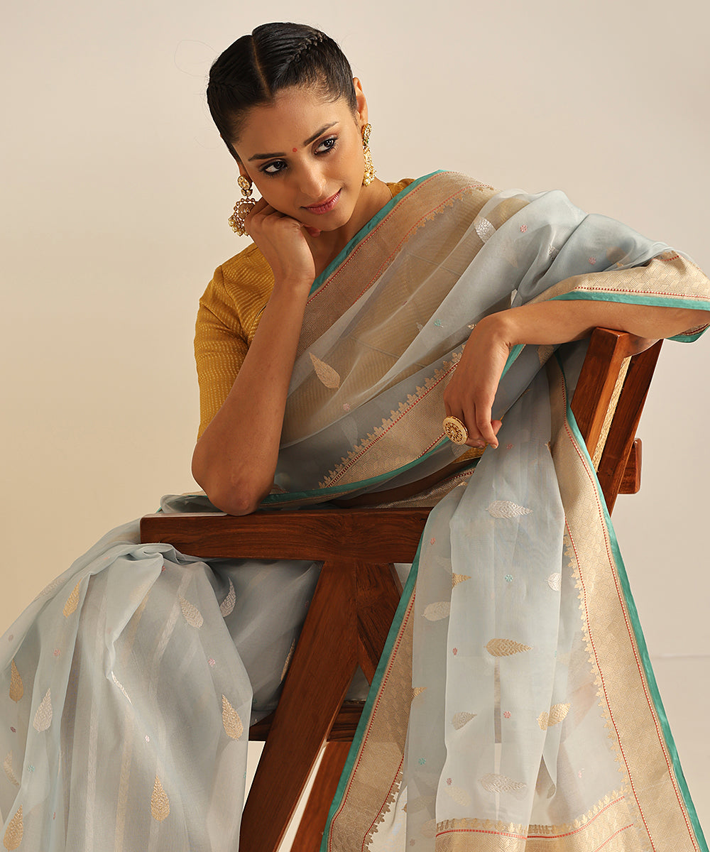 Handloom_Powder_Blue_Pure_Kora_Silk_Banarasi_Saree_With_Alfi_Kadhwa_Booti_With_Border_WeaverStory_01