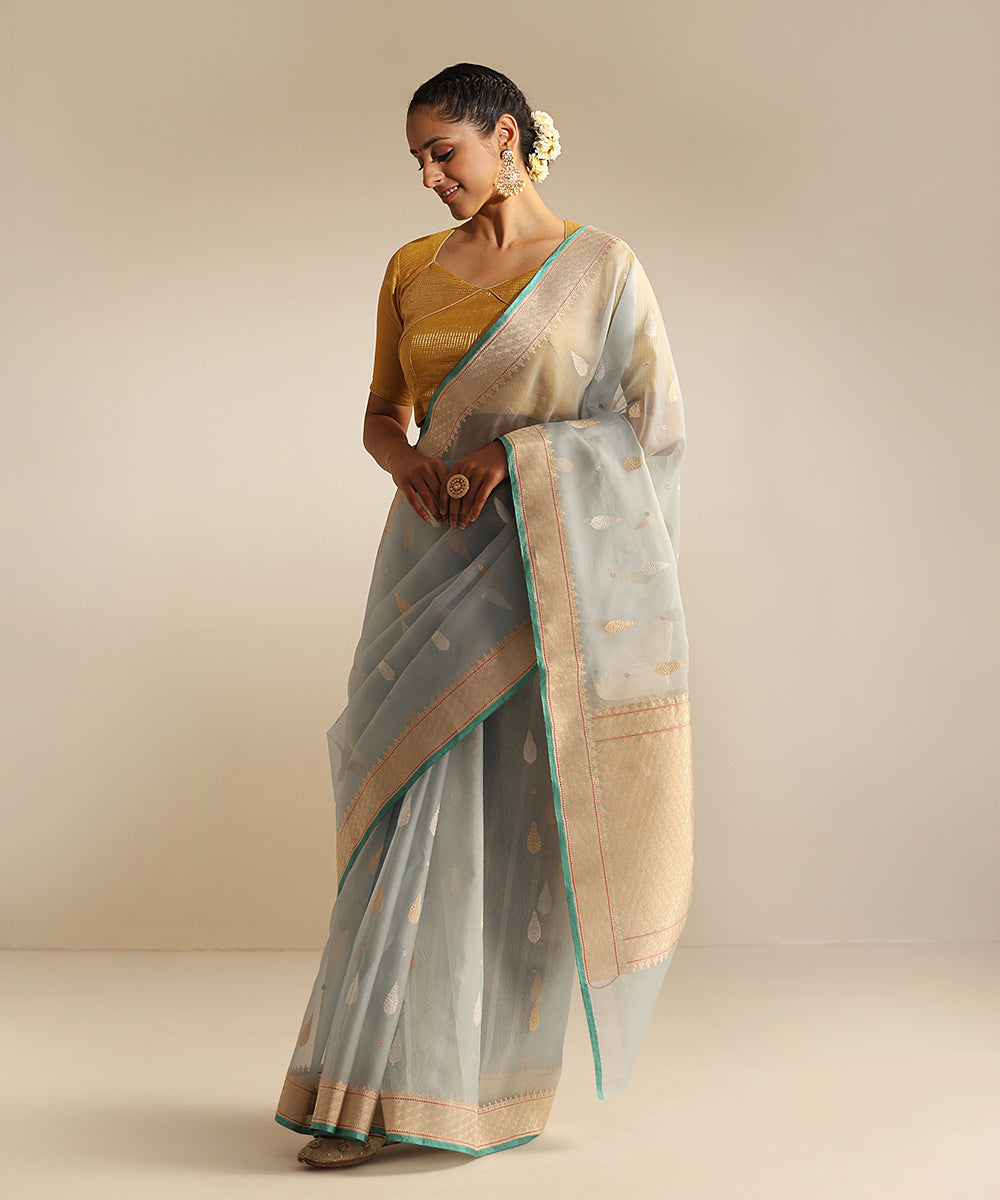 Handloom_Powder_Blue_Pure_Kora_Silk_Banarasi_Saree_With_Alfi_Kadhwa_Booti_With_Border_WeaverStory_02