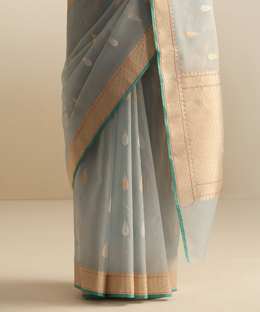 Handloom_Powder_Blue_Pure_Kora_Silk_Banarasi_Saree_With_Alfi_Kadhwa_Booti_With_Border_WeaverStory_04