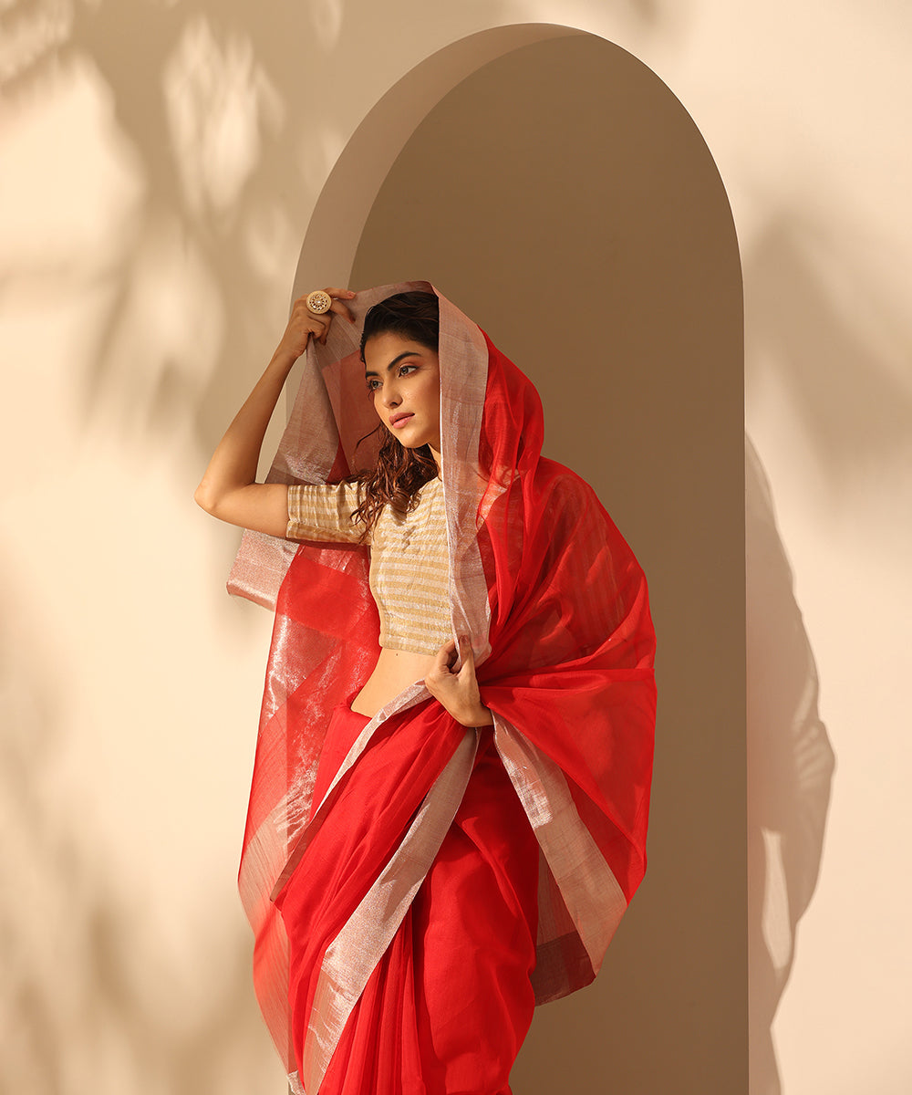 Red_Handloom_Plain_Pure_Cotton_Chanderi_Saree_With_Silver_Tissue_Border_WeaverStory_01
