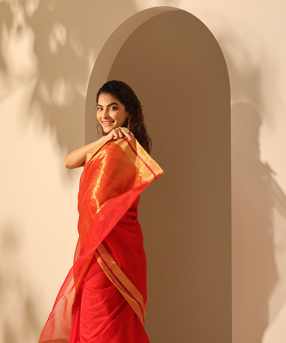 Handloom_Red_Plain_Pure_Cotton_Chanderi_Saree_With_Gold_Tissue_Border_WeaverStory_01