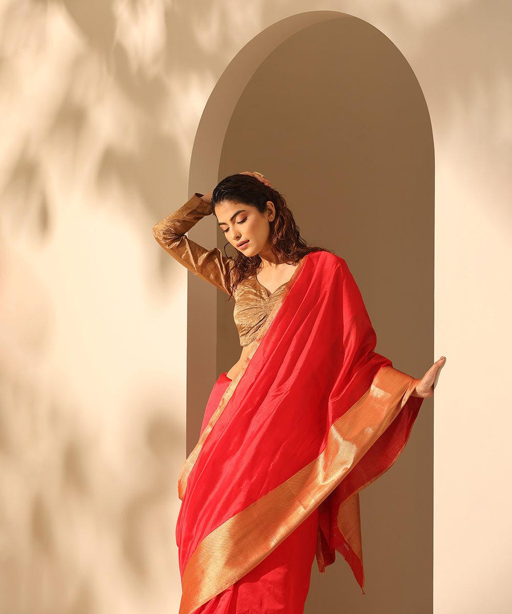 Red_Handloom_Pure_Plain_Pure_Chanderi_Silk_Saree_With_6_Inches_Border_WeaverStory_01