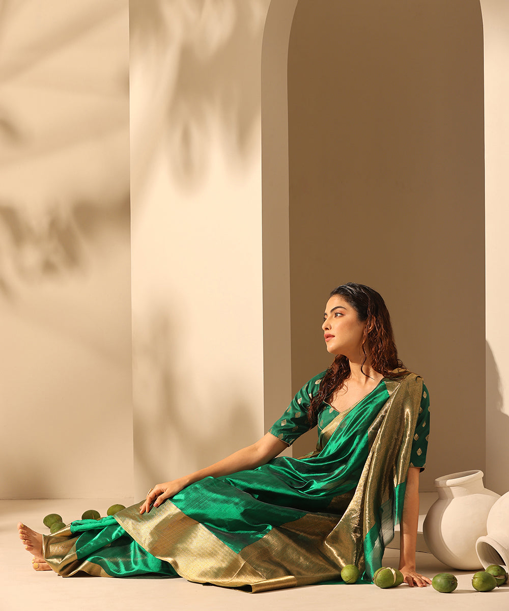 Dark_Green_Handloom_Pure_Plain_Chanderi_Saree_With_6_Inches_Border_WeaverStory_01