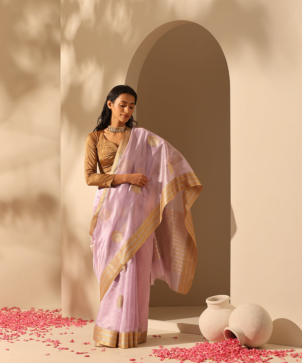 Handloom_Lilac_Pure_Chanderi_Silk_Saree_With_Gold_And_Silver_Booti_WeaverStory_02