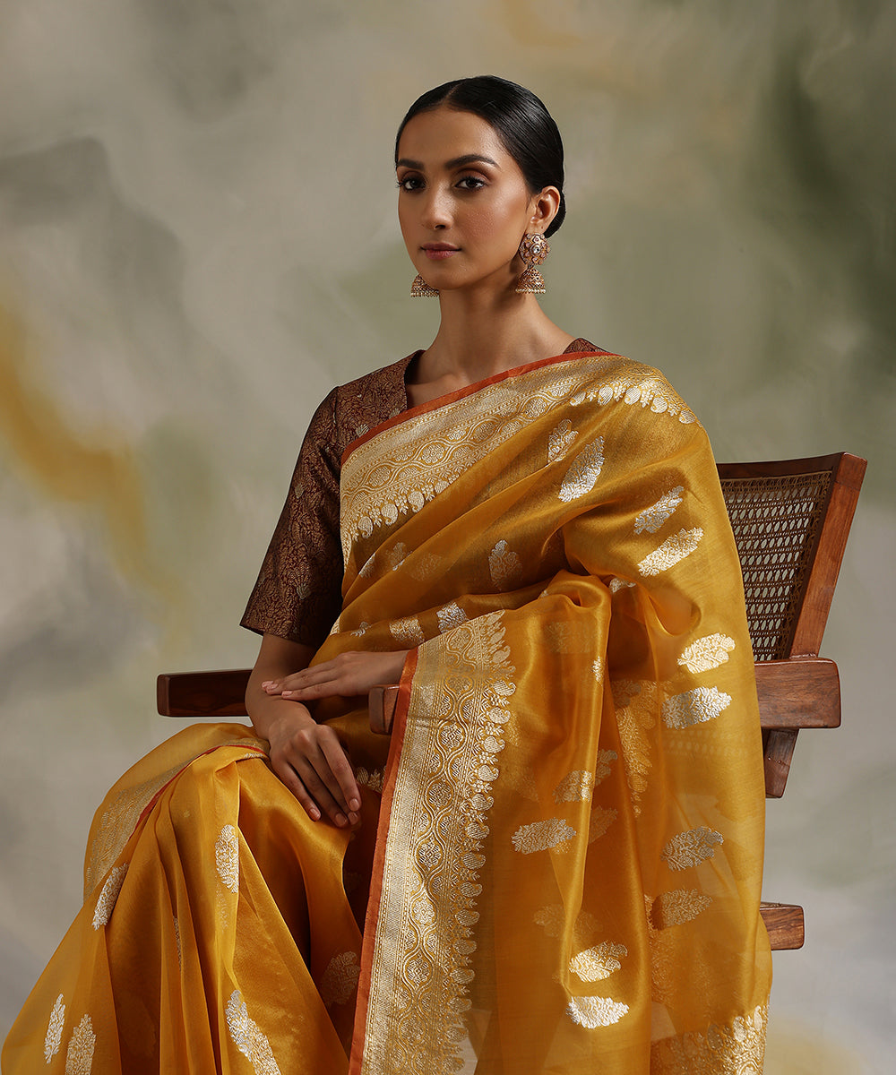 Mustard_Handloom_Pure_Kora_Silk_Banarasi_Saree_With_Zari_Booti_WeaverStory_01