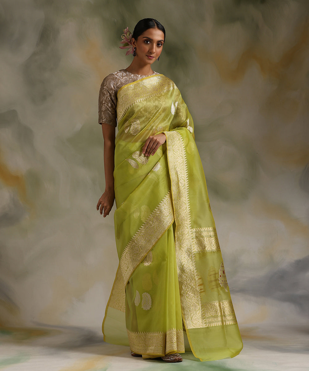 Handloom_Lime_Green_Pure_Kora_Silk_Banarasi_Saree_With_Floral_Border_And_Booti_WeaverStory_02