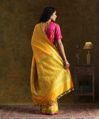 Handloom_Yellow_Pure_Katan_Silk_Banarasi_Saree_with_Gold_Booti_Pink_Green_Border_WeaverStory_03