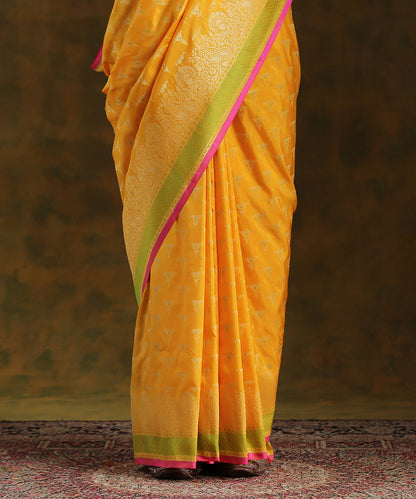 Handloom_Yellow_Pure_Katan_Silk_Banarasi_Saree_with_Gold_Booti_Pink_Green_Border_WeaverStory_04