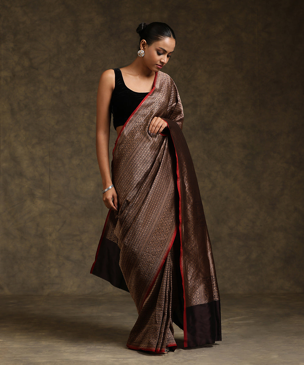 Handloom_Black_Pure_Katan_Silk_Kimkhab_Banarasi_Saree_With_Maroon_Selvedge_WeaverStory_02