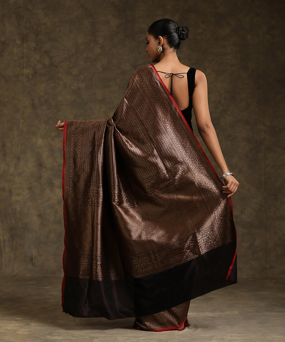 Handloom_Black_Pure_Katan_Silk_Kimkhab_Banarasi_Saree_With_Maroon_Selvedge_WeaverStory_03